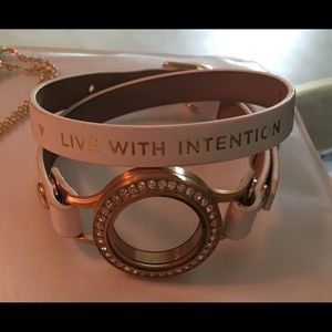 Origami Owl Wrap Bracelet Gold Locket & White Wrap